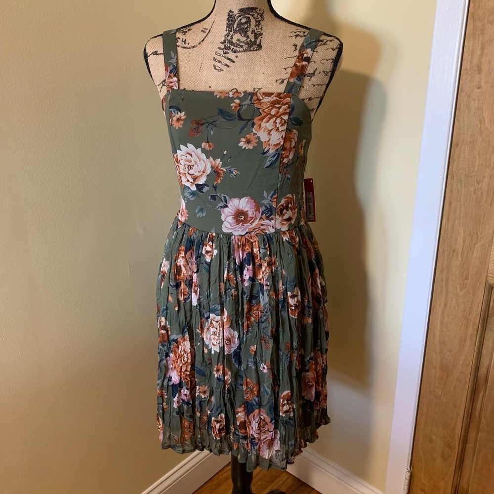 Spring Dress - Picture 3 of 7